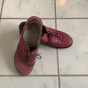 Algeria shoes size 40.